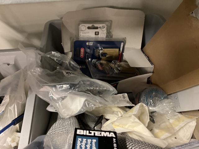 1406985-5 Allt i hyllan