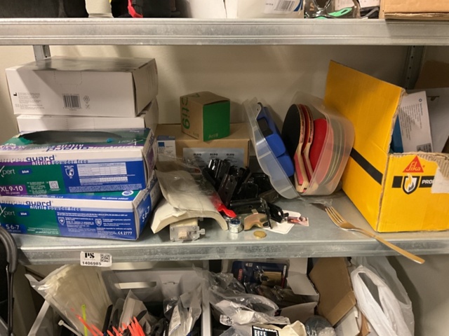 1406985-6 Allt i hyllan