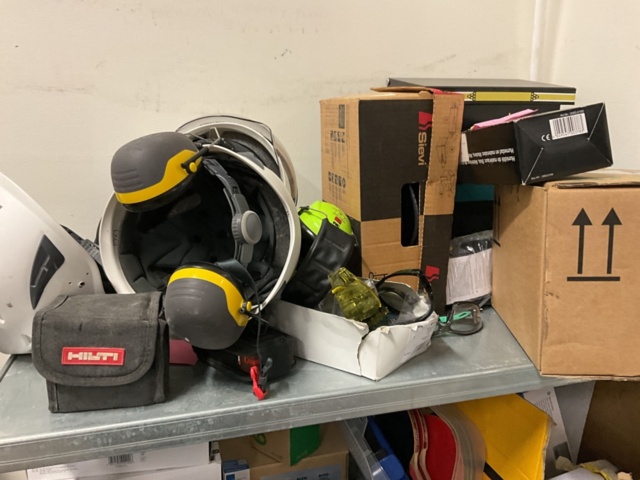 1406985-7 Allt i hyllan