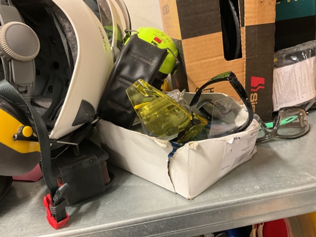 1406985-8 Allt i hyllan