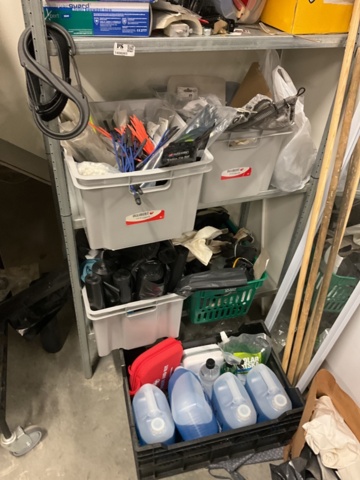 1406985-10 Allt i hyllan