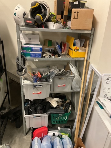 1406985-11 Allt i hyllan