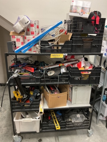 1406986-1 Vagn med diverse verktyg