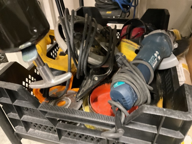 1406986-4 Vagn med diverse verktyg