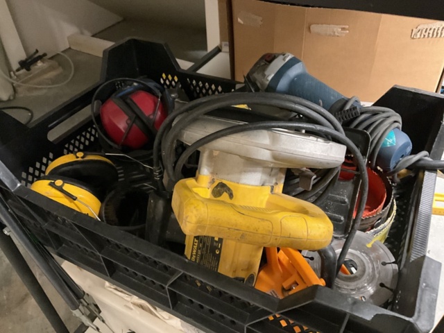 1406986-5 Vagn med diverse verktyg