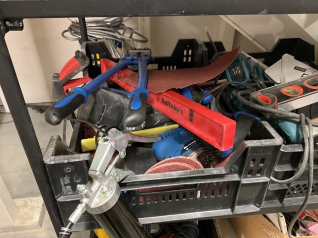 1406986-6 Vagn med diverse verktyg