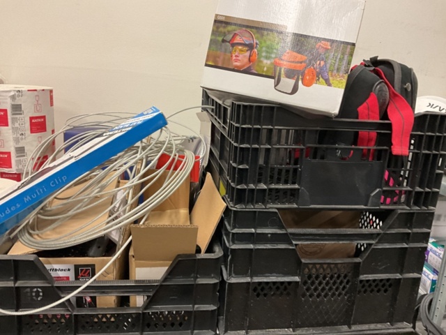 1406986-7 Vagn med diverse verktyg