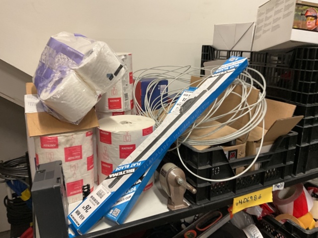 1406986-8 Vagn med diverse verktyg