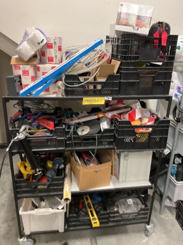 1406986-10 Vagn med diverse verktyg