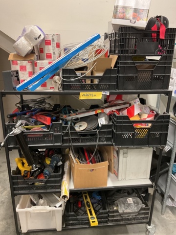 1406986-12 Vagn med diverse verktyg