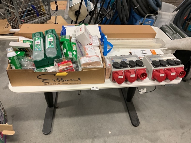 1406990-1 Allt på bordet