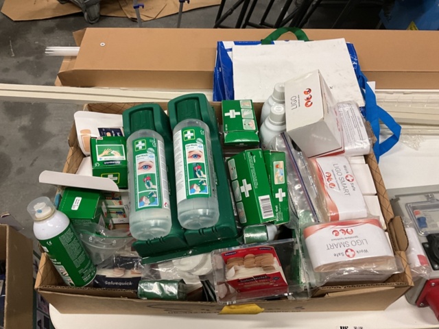 1406990-2 Allt på bordet