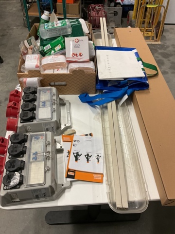 1406990-5 Allt på bordet