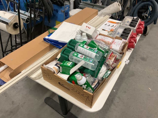 1406990-6 Allt på bordet