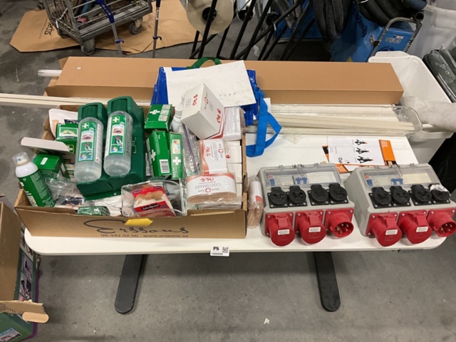 1406990-7 Allt på bordet