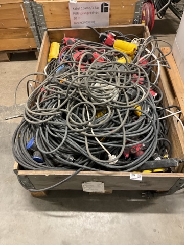 1406994-1 Parti med kablar