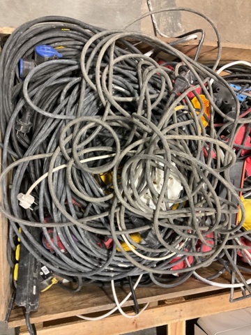 1406994-2 Parti med kablar