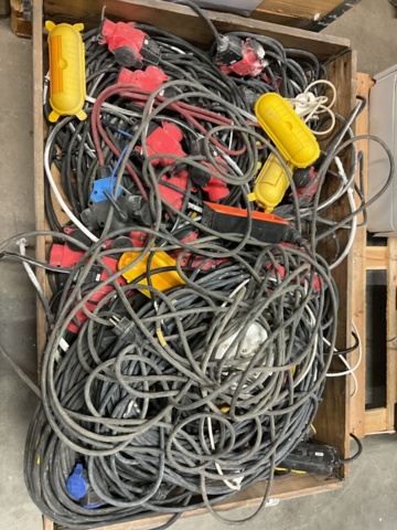 1406994-4 Parti med kablar