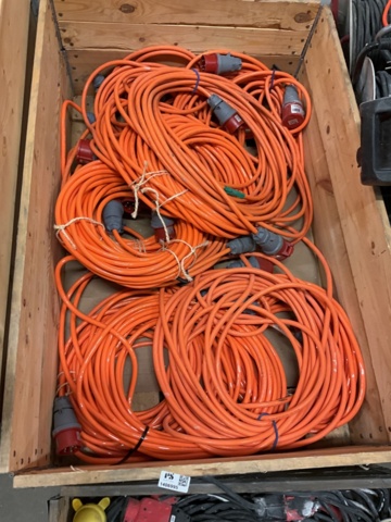 1406995-7 Lot with 16A cable