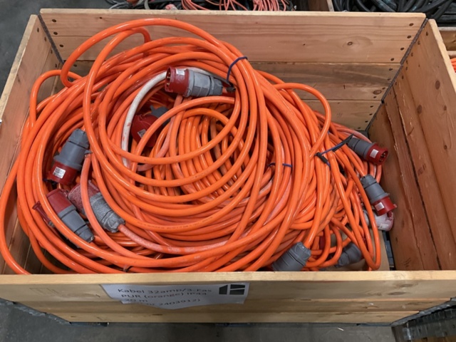 1406998-1 Lot with 3-phase cable 32A
