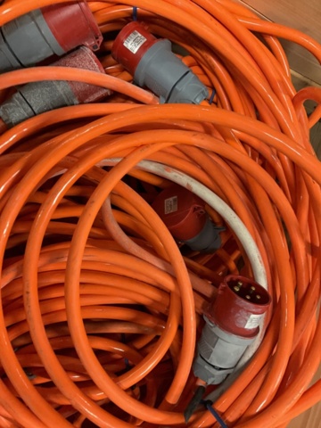 1406998-2 Lot with 3-phase cable 32A