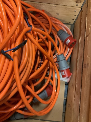 1406998-3 Lot with 3-phase cable 32A