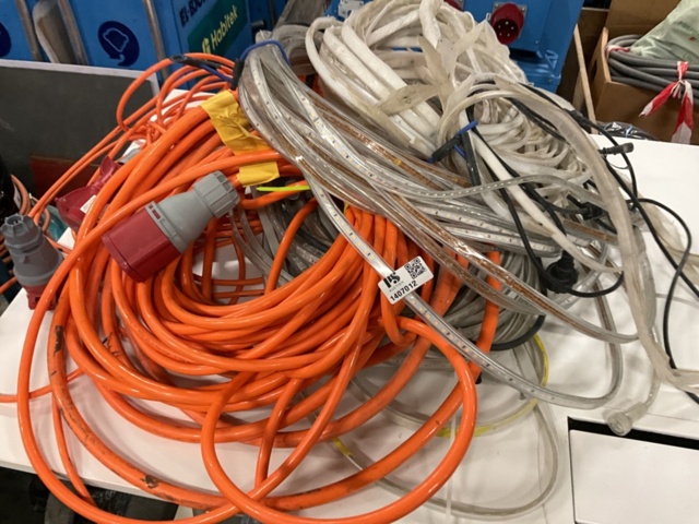 1407012-1 Miscellaneous cables and lighting