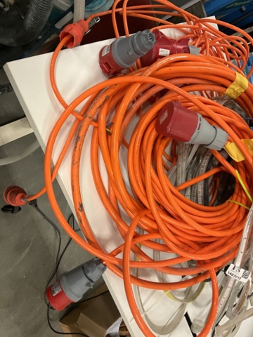 1407012-3 Miscellaneous cables and lighting