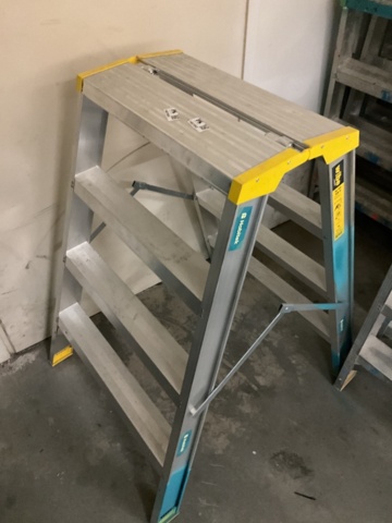 1407083-1 Trappstegar 3 st