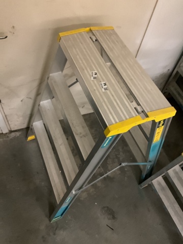 1407083-5 Trappstegar 3 st