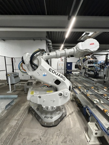 1056746-4 Robotcell för lyft och palläggning av batterimoduler – ABB / Siemens