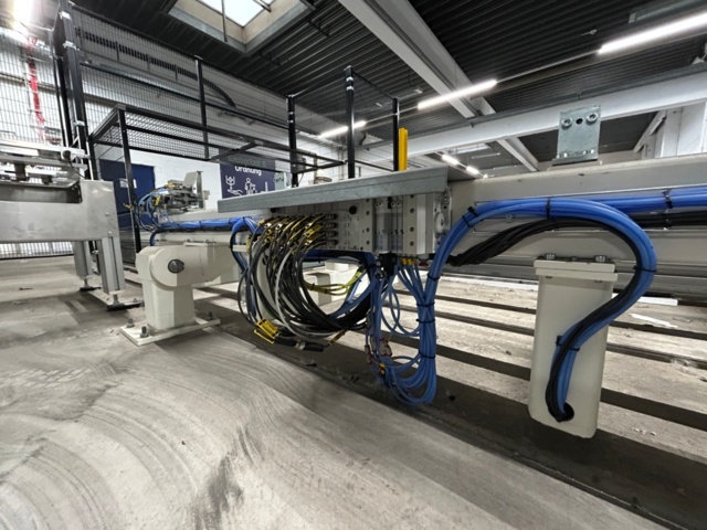 1056746-18 Robotcell för lyft och palläggning av batterimoduler – ABB / Siemens