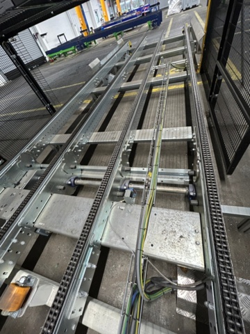 1056746-41 Robotcell för lyft och palläggning av batterimoduler – ABB / Siemens