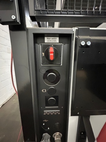 1056746-22 Robotcell för lyft och palläggning av batterimoduler – ABB / Siemens