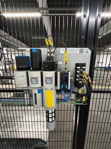 1056746-28 Robotcell för lyft och palläggning av batterimoduler – ABB / Siemens