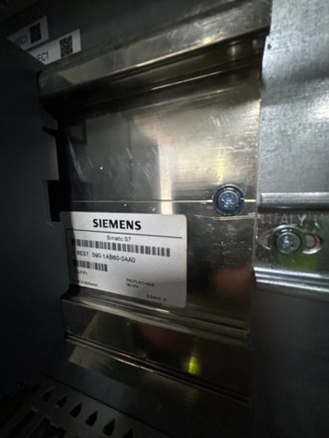 1056746-34 Robotcell för lyft och palläggning av batterimoduler – ABB / Siemens