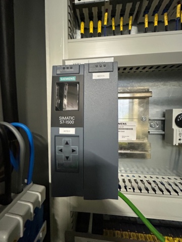 1056746-35 Robotcell för lyft och palläggning av batterimoduler – ABB / Siemens