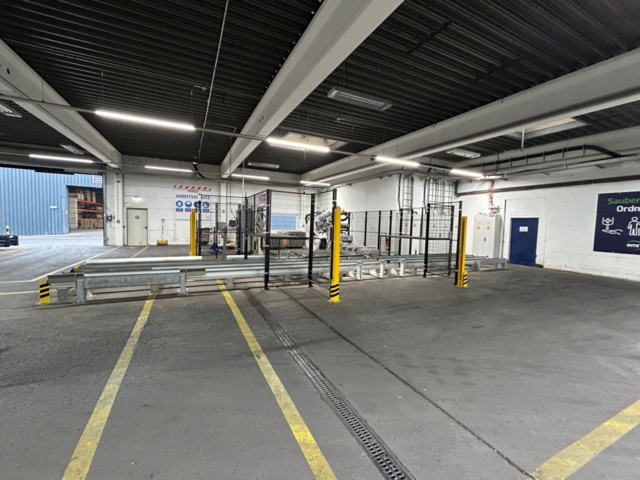 1056746-2 Robotcell för lyft och palläggning av batterimoduler – ABB / Siemens