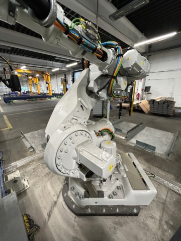 1056746-8 Robotcell för lyft och palläggning av batterimoduler – ABB / Siemens