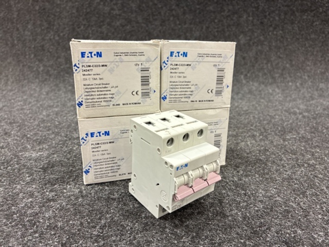 1463160-2 5 pcs. Dwarf switch Eaton 3-pole PLSM-C32/3-MW