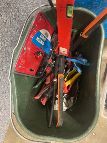 1431611-11 Verktygskista och blandade byggtillbehör