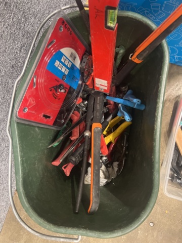 1431611-12 Verktygskista och blandade byggtillbehör