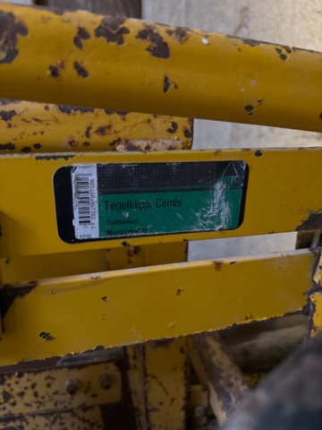 1389112-5 Tegelkapar i varierande skick 12st