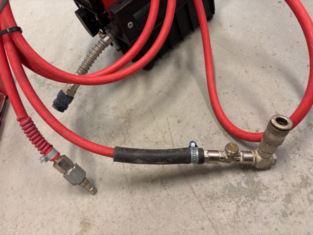 1408587-4 Vacuum pump Hilti DD-VP4.5 and two reciprocating saws from Milwaukee