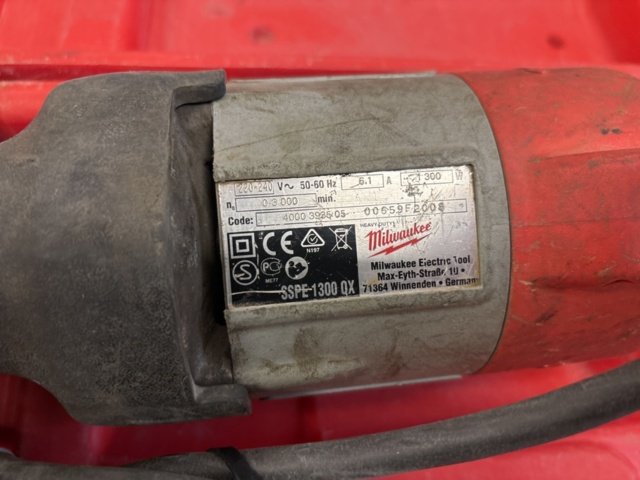 1408587-7 Vacuum pump Hilti DD-VP4.5 and two reciprocating saws from Milwaukee