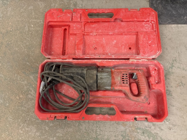 1408587-10 Vacuum pump Hilti DD-VP4.5 and two reciprocating saws from Milwaukee