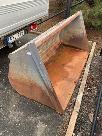 1407195-1 Bucket trim attachment