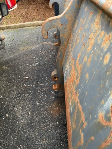 1407195-8 Bucket trim attachment