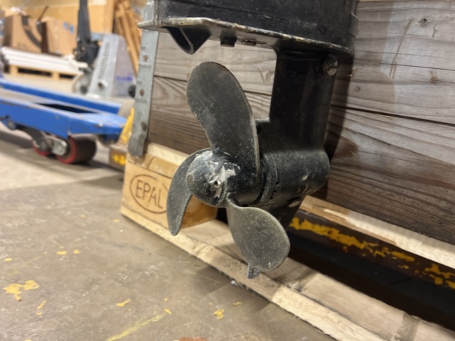 1384593-4 Boat engine - Mercury 2.2