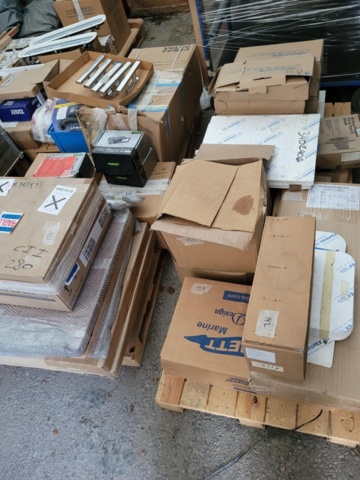 1371147-5 Large lot of boat and marine spare parts - approx. 4,000 parts